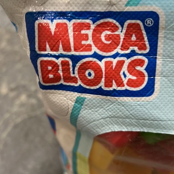 Mega Bloks plastic building blocks in original tote. Number of prices approx. - Picture 4 of 8